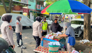 Polwan Polres Lumajang Serukan Pemilu Damai