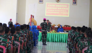 Pelatih Puslatpurmar-4 Purboyo, Menerima Pengarahan Dankolatmar