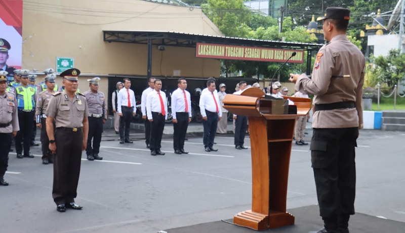 Kapolres Lumajang Pimpin Apel Kenaikan Pangkat Pengabdian Iptu ke AKP