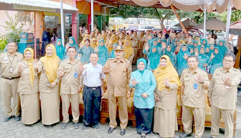 Wali Kota Madiun Serahkan Bantuan CSR Hingga Buka Bazar Takjil Lapak UMKM