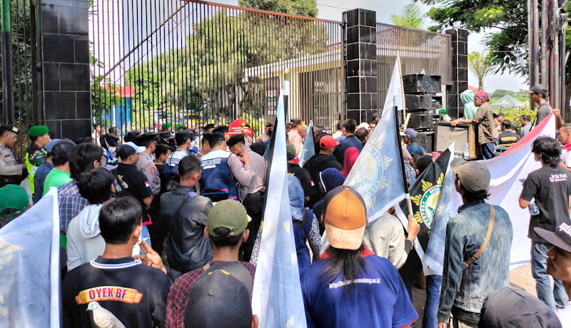 Forum Pasuruan Bersatu Demo Kejari Bangil, Ada Apa?