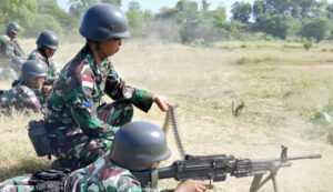 Prajurit Marinir Jelang Latsatgas Pam Puter XXVIII Laksanakan Menembak