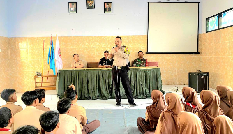 Polsek Candipuro Berikan Edukasi Stop Bullying Pada Pelajar SMPN 5 Candipuro