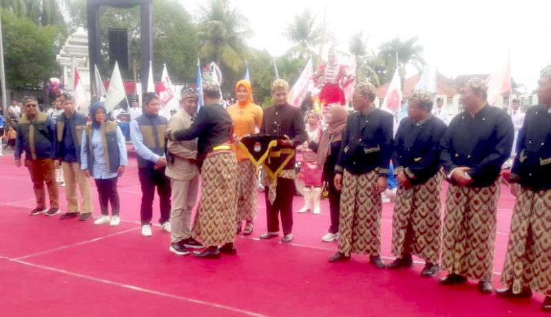 Kirab Maskot Pilkada Serentak Jatim 2024 di Gelar