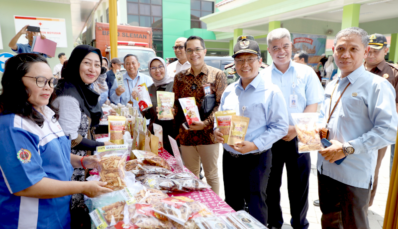 Pjs. Bupati Sleman Buka Pasar Murah