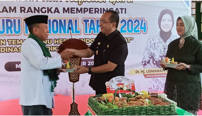 Memperingati Hari Guru Nasional, Pj Wali Kota Madiun