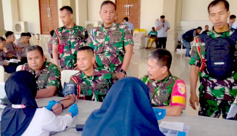 Semarakkan HPN, Prajurit Kolatmar Bersama PWI Dan Forkopimda Pasuruan Gelar Donor Darah