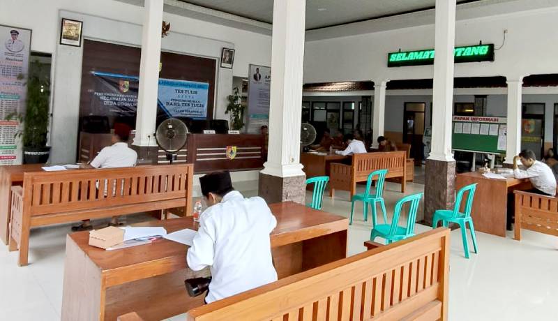 Seleksi Tulis Perangkat Desa Sidomukti Jember