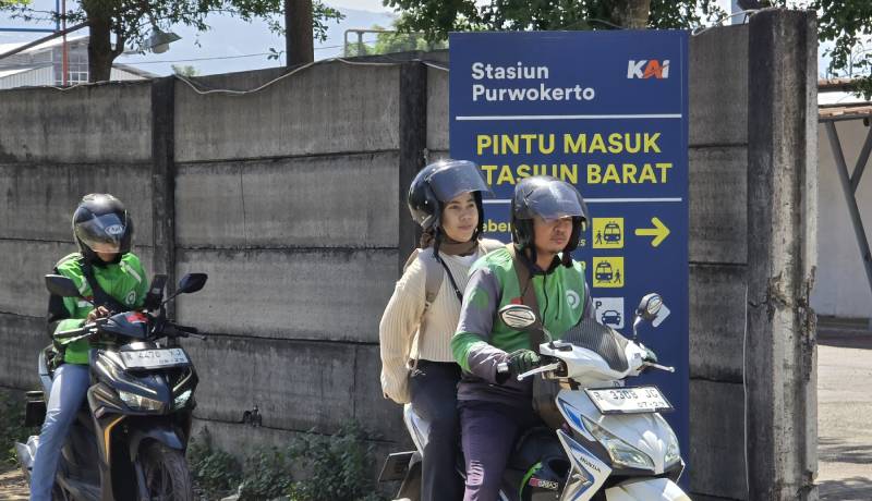 Layanan Angkutan Terusan Online Kini Tersedia di Pintu Barat Stasiun Purwokerto